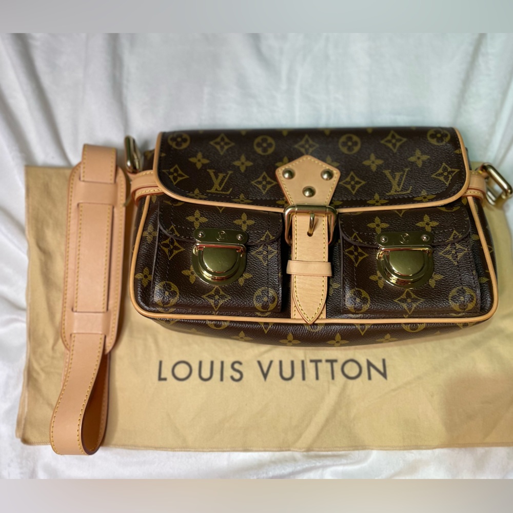 Louis Vuitton Monogram Hudson Bag 🤎 - Picture 2 of 13
